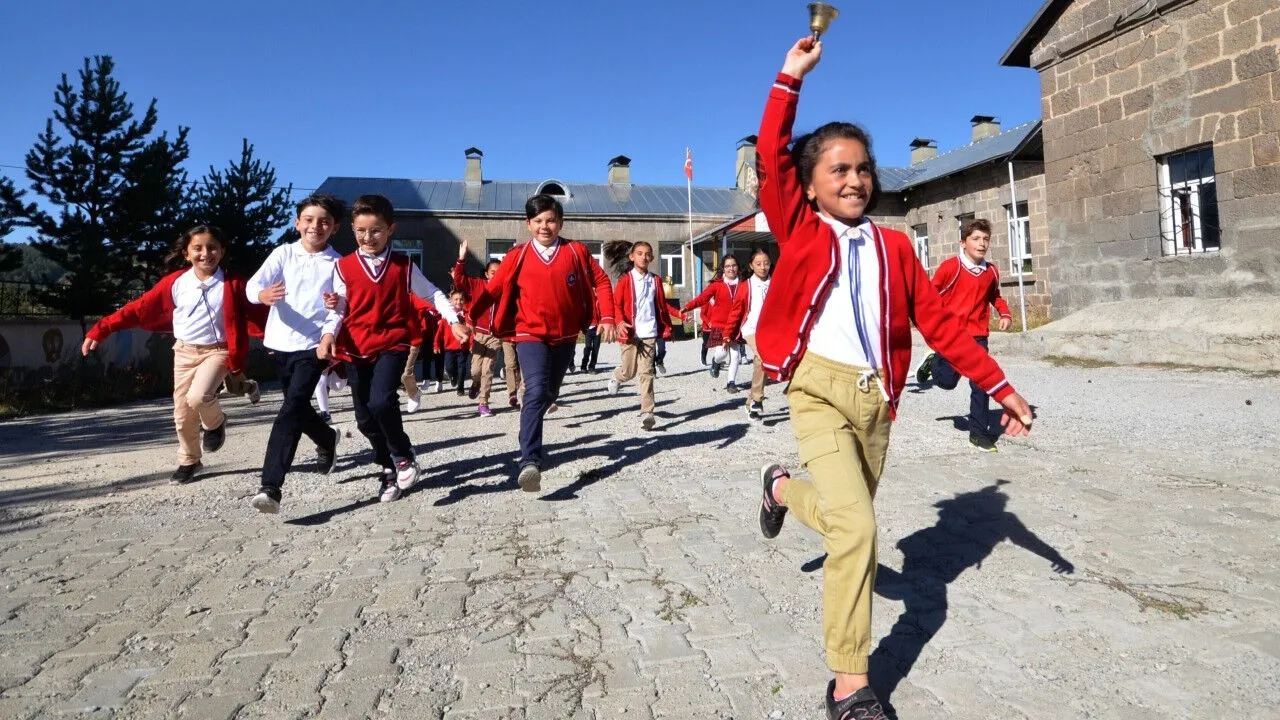 Yılbaşında Öğretmenler ve Öğrenciler Kaç Gün İzin Yapacak Açıklandı